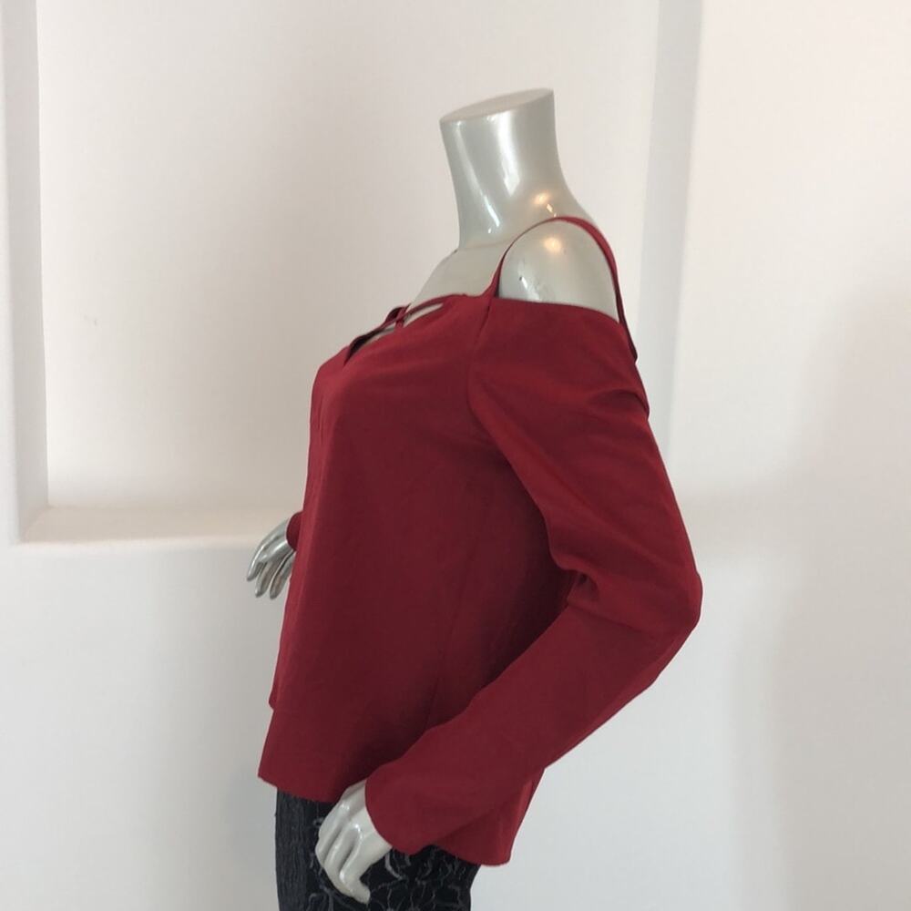Shades of Blonde Long Sleeve Red Top  Blouse Cut out Accent Light Weigh  Size L - Picture 5 of 7